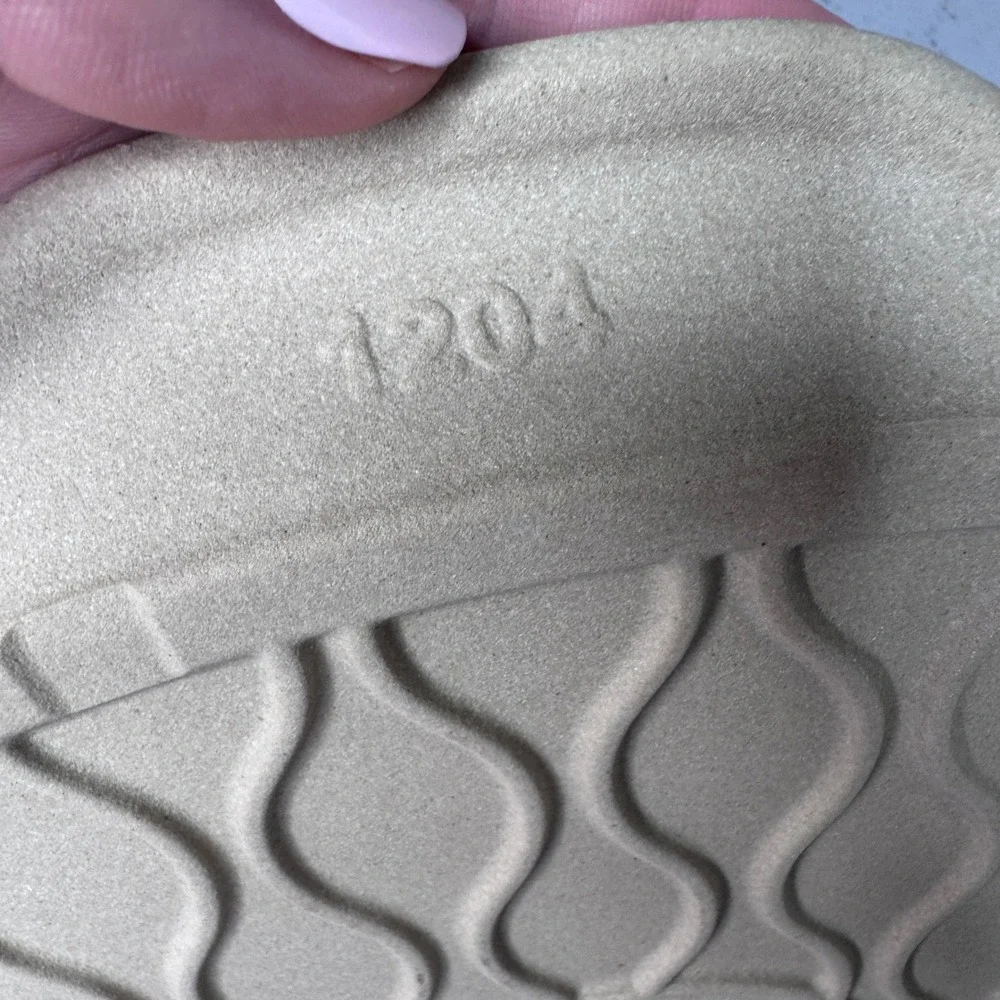 Pampered Chef 1204 Round Stoneware Personal Pizza Stone with Handles Tan USA